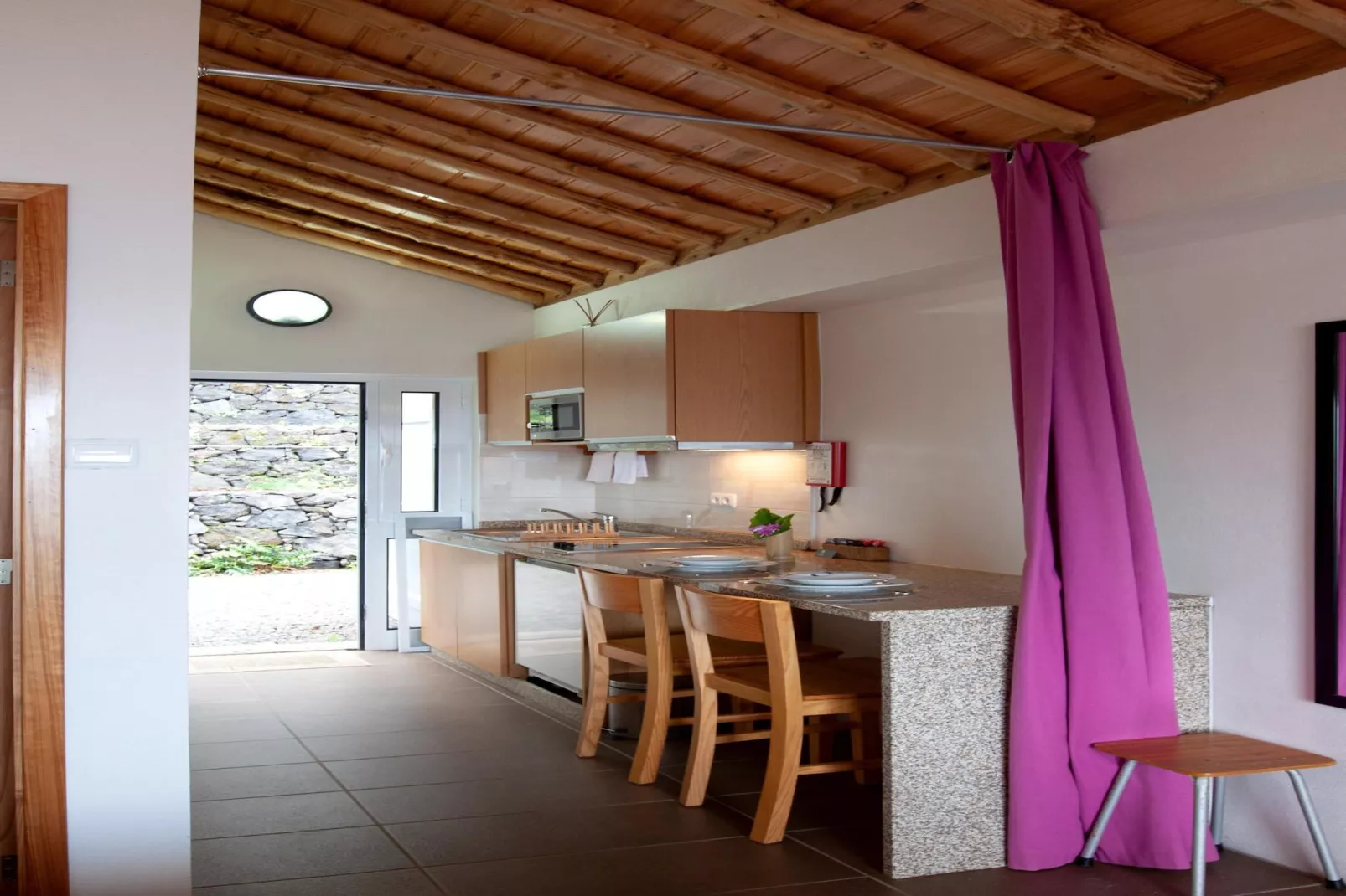 Small semi-detached holiday home in Santo Amaro