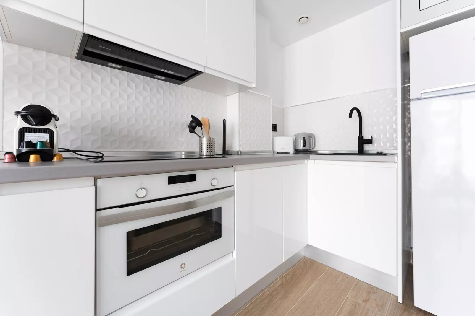 CT 326 - Faro's Fuengirola Prime Location - Boutique Apartment-Keuken