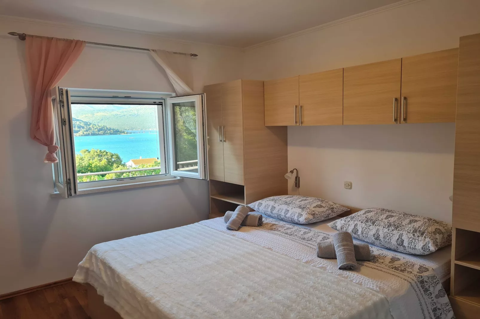 Apartments Memunić - Superior One Bedroom Apartment with Balcony and Sea View (ŽUTI)