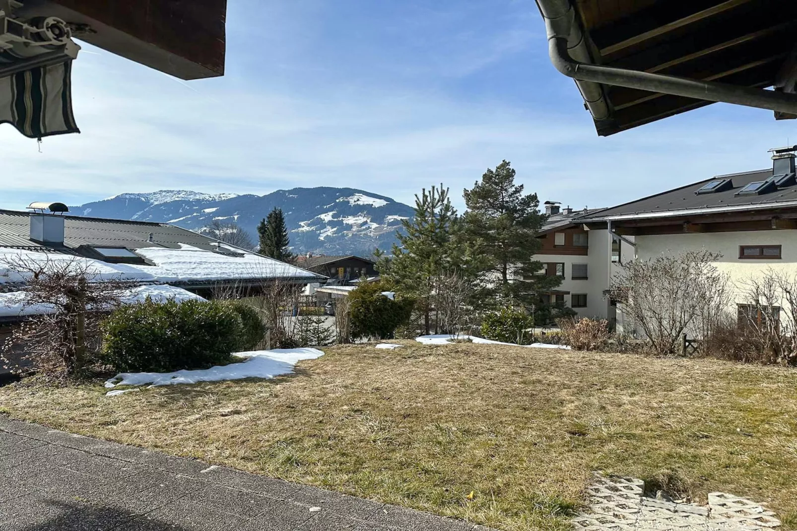 Schönes Apartment in Saalfelden-Pinzgau-Uitzicht zomer