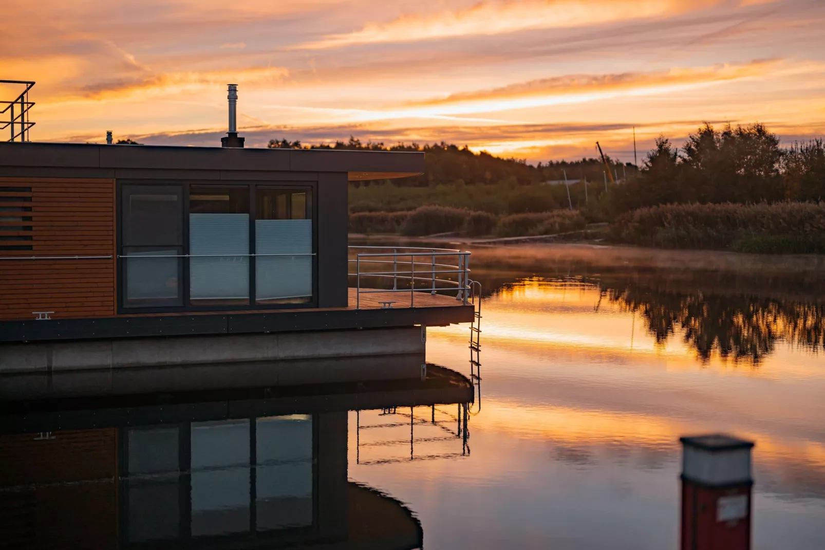 Hausboot am Bärwalder See-Buitenkant zomer