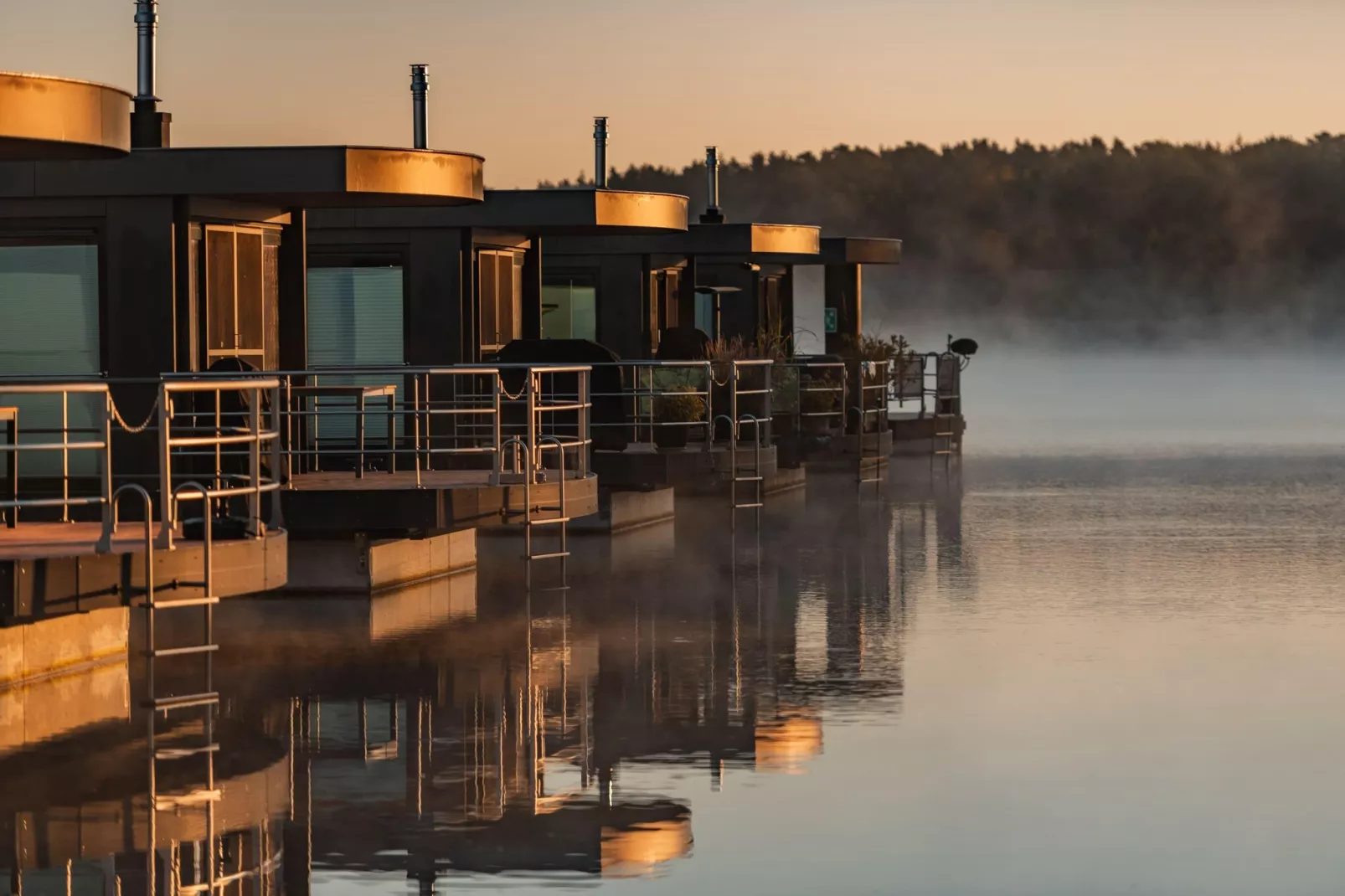 Hausboot am Bärwalder See-Buitenkant zomer