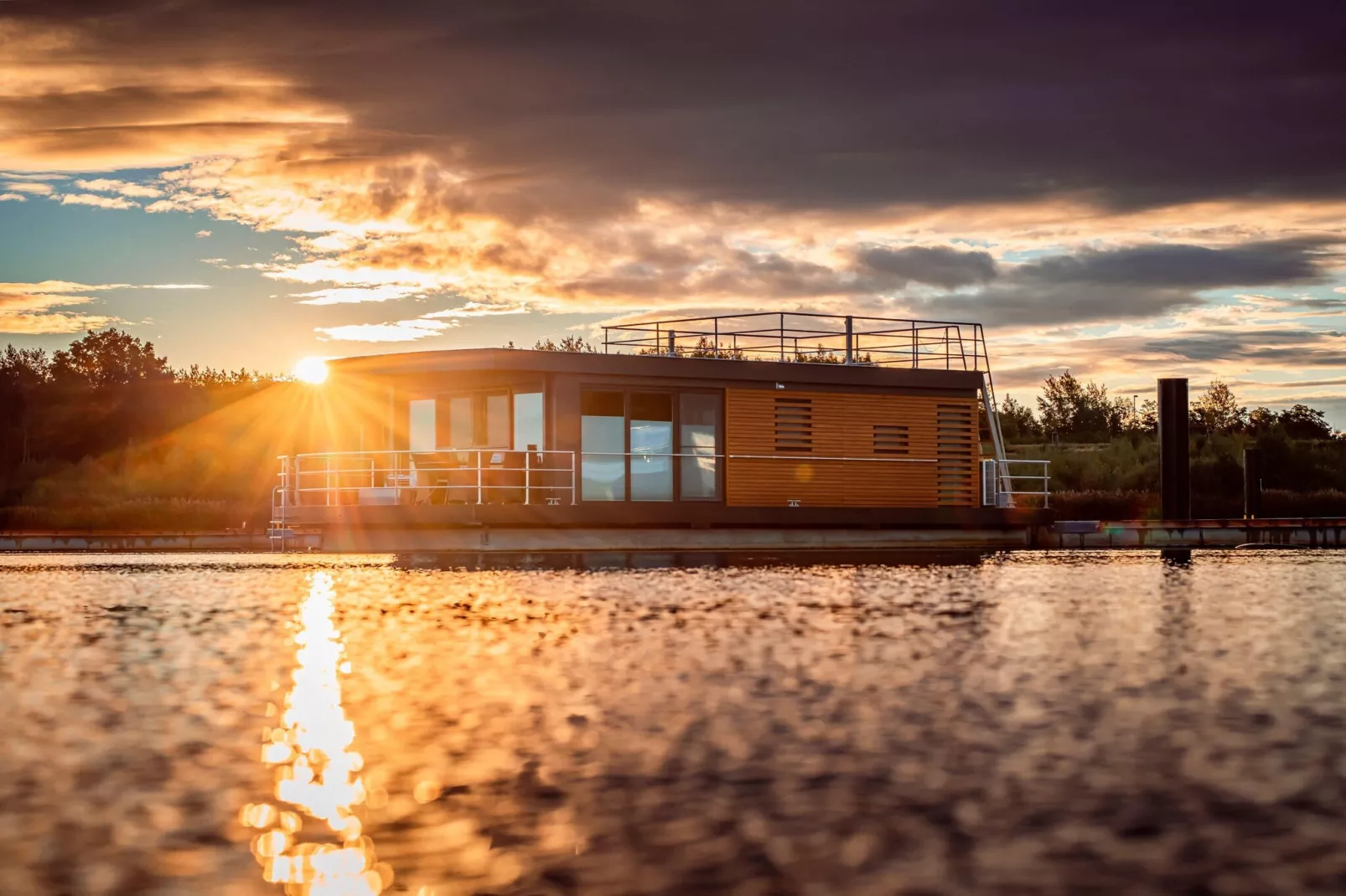 Hausboot am Bärwalder See-Buitenkant zomer