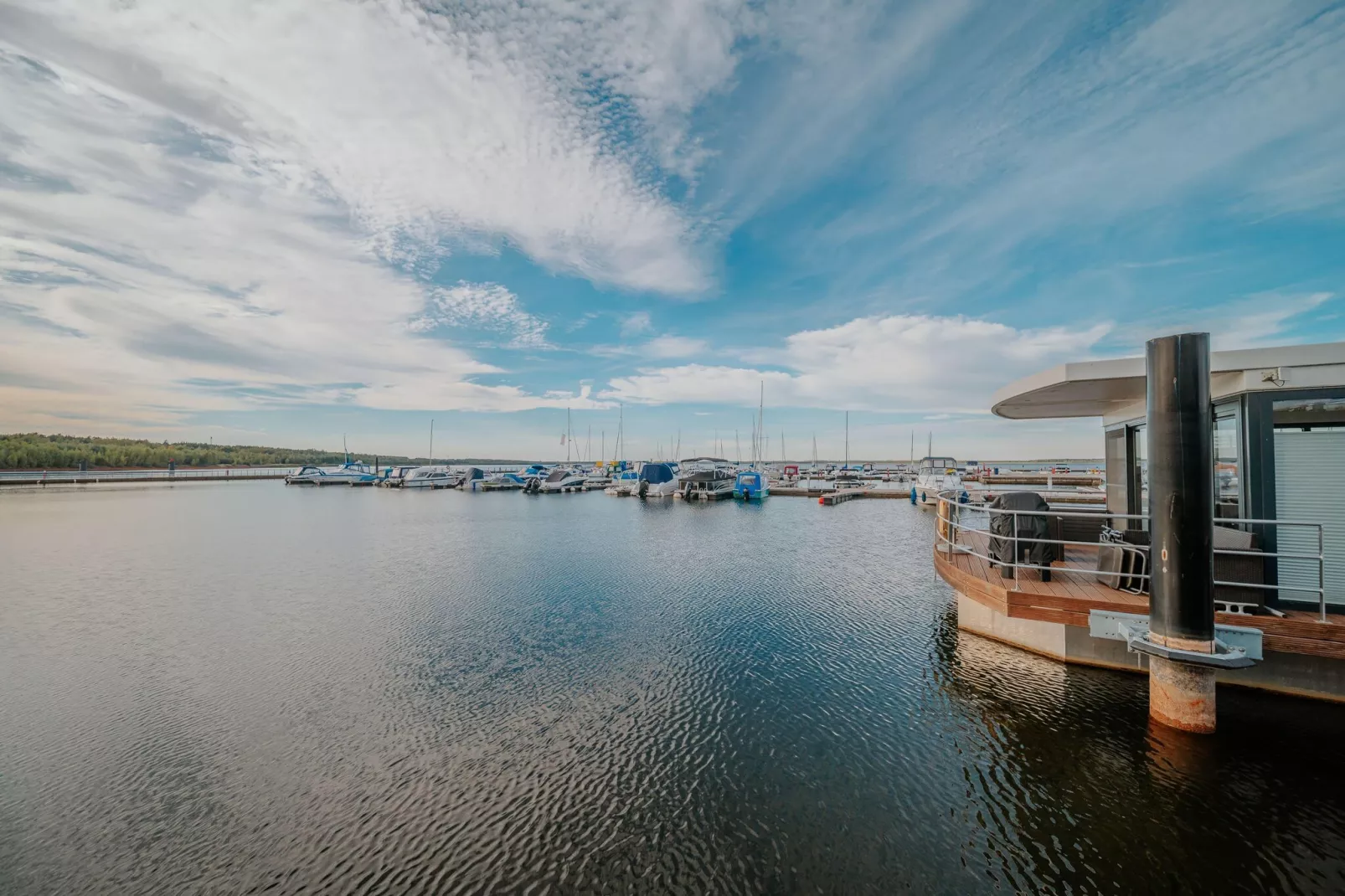 Hausboot am Bärwalder See-Terrasbalkon