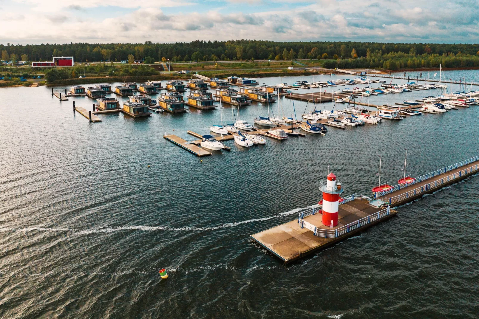 Hausboot am Bärwalder See-Gebieden zomer 1km