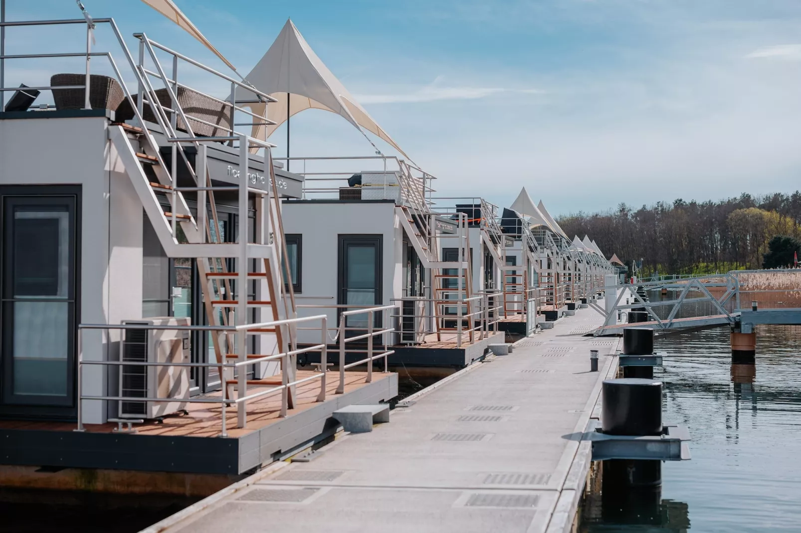 Hausboot am Gräbendorfer See-Buitenkant zomer