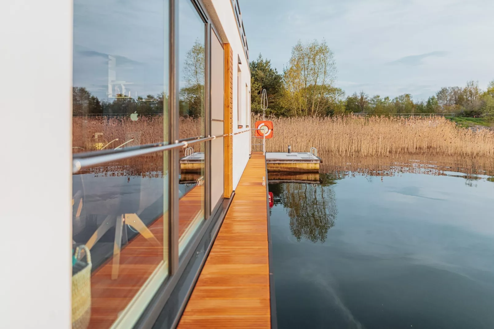 Hausboot am Gräbendorfer See-Buitenkant zomer