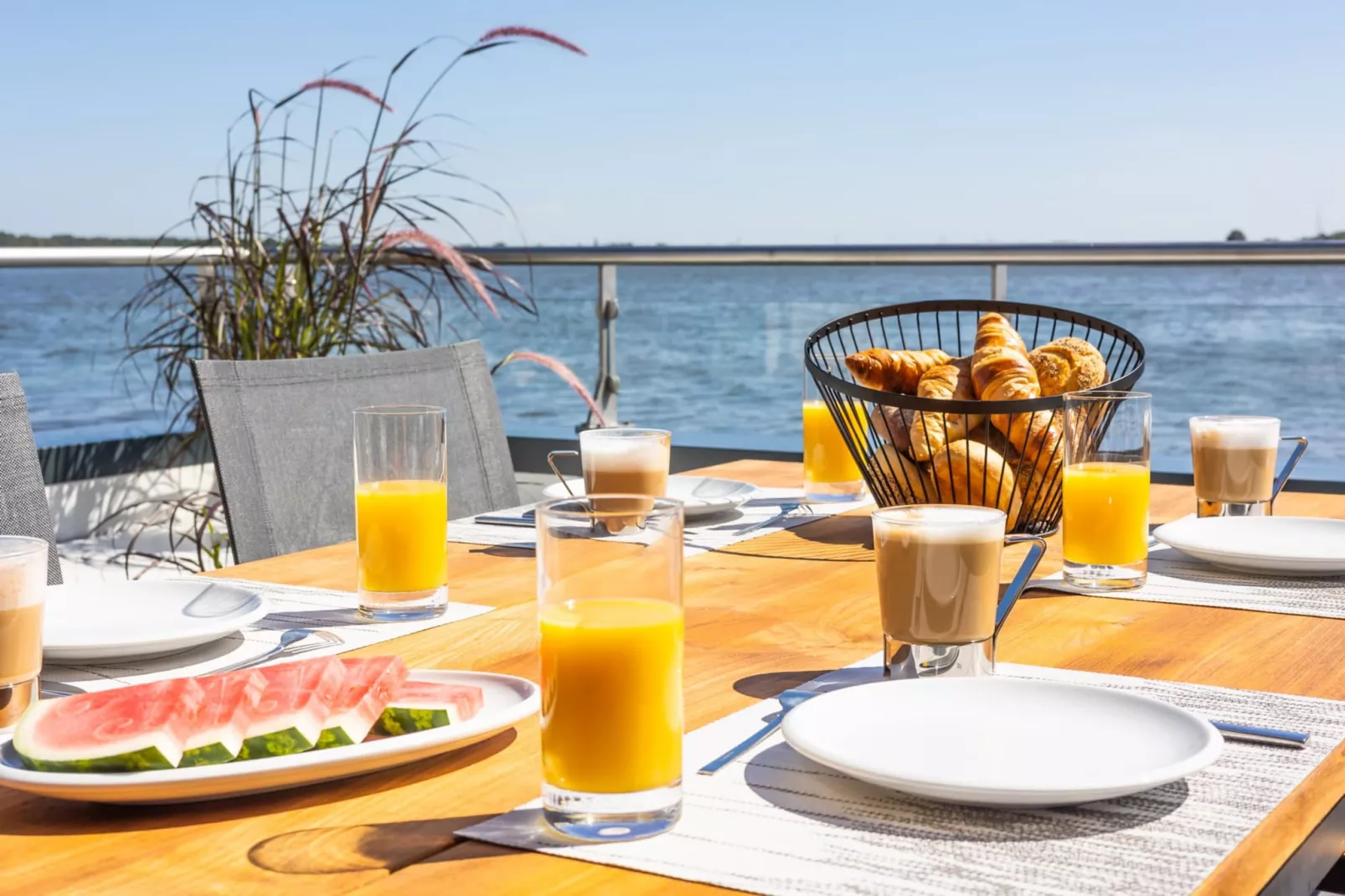 Hausboot in Ribnitz-Damgarten-Terrasbalkon