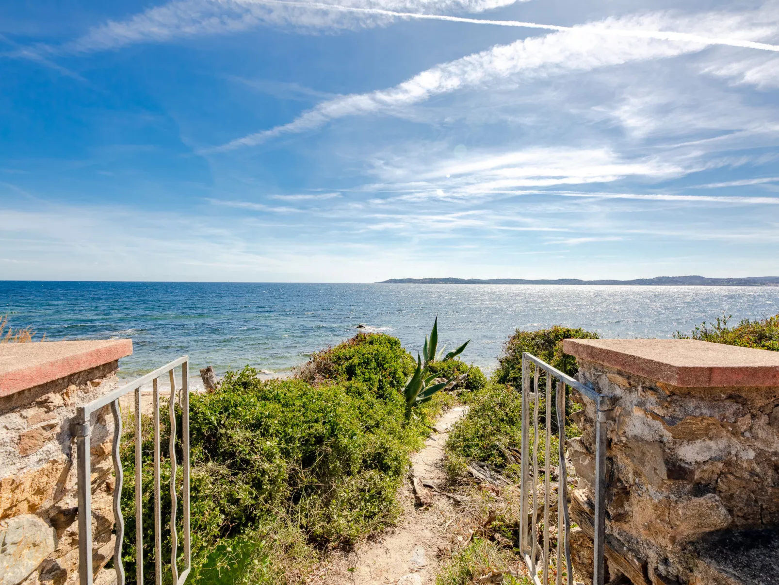 Terra Cotta Beach Front-Buiten