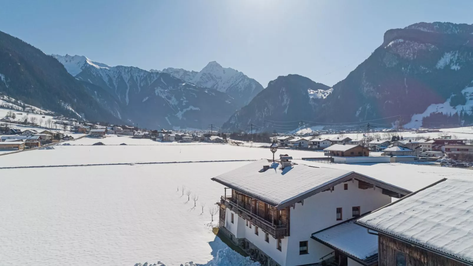 Blick zum Mayrhofen-Exterieur winter