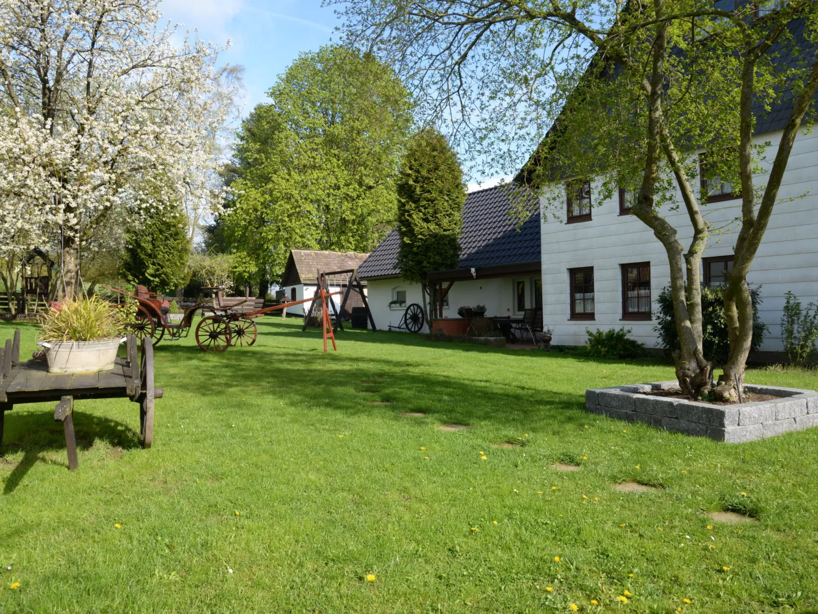 Lounge an der Kirche-Buiten