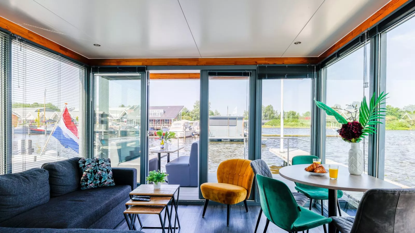 Tiny houseboat Uitgeest II-Woonkamer