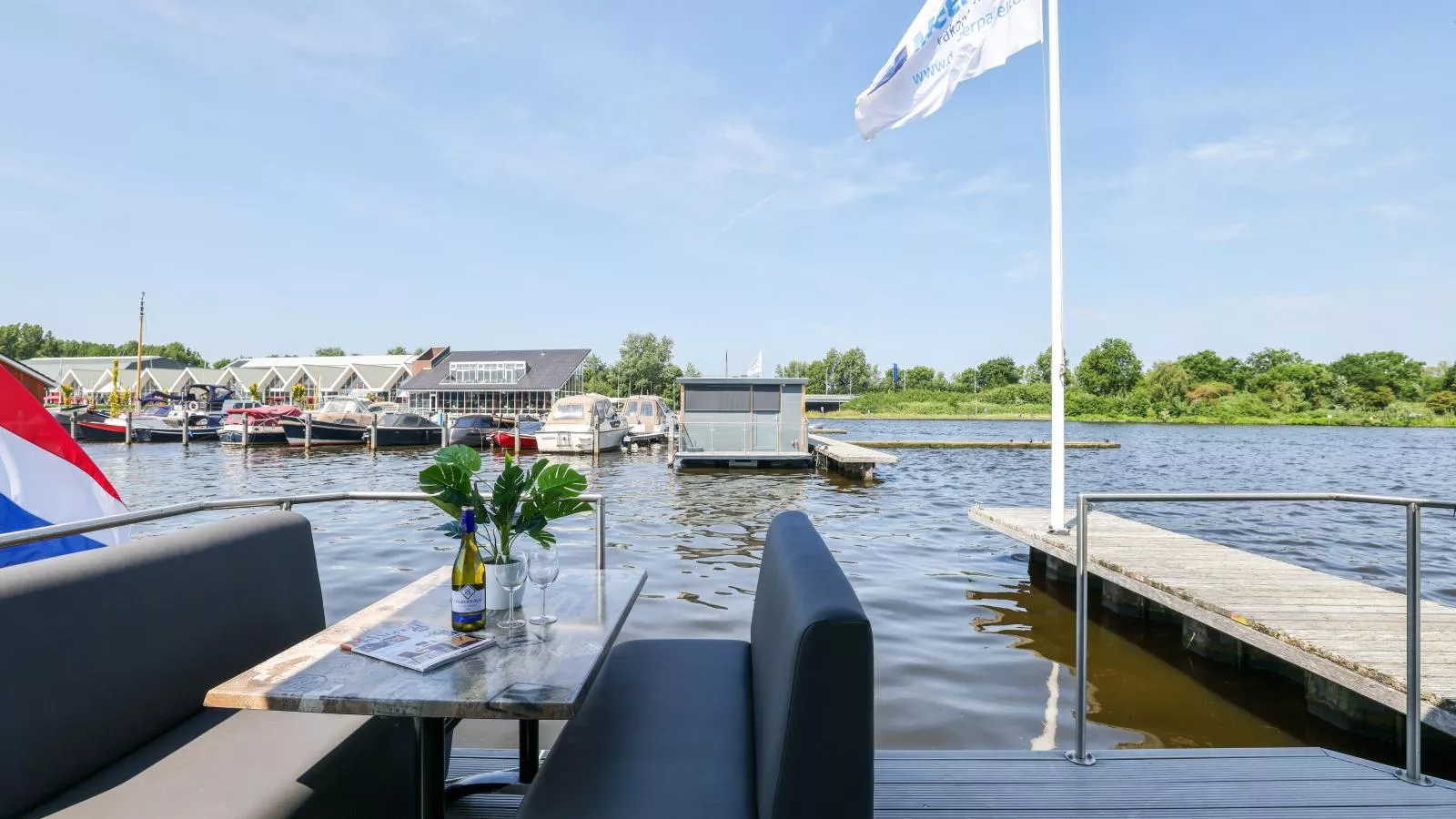 Tiny houseboat Uitgeest II-Terrasbalkon