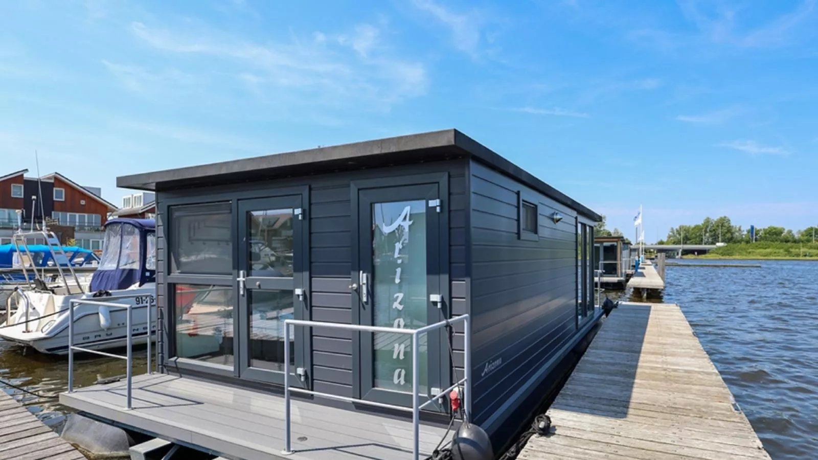 Tiny houseboat Parel III - airco-Buitenkant zomer