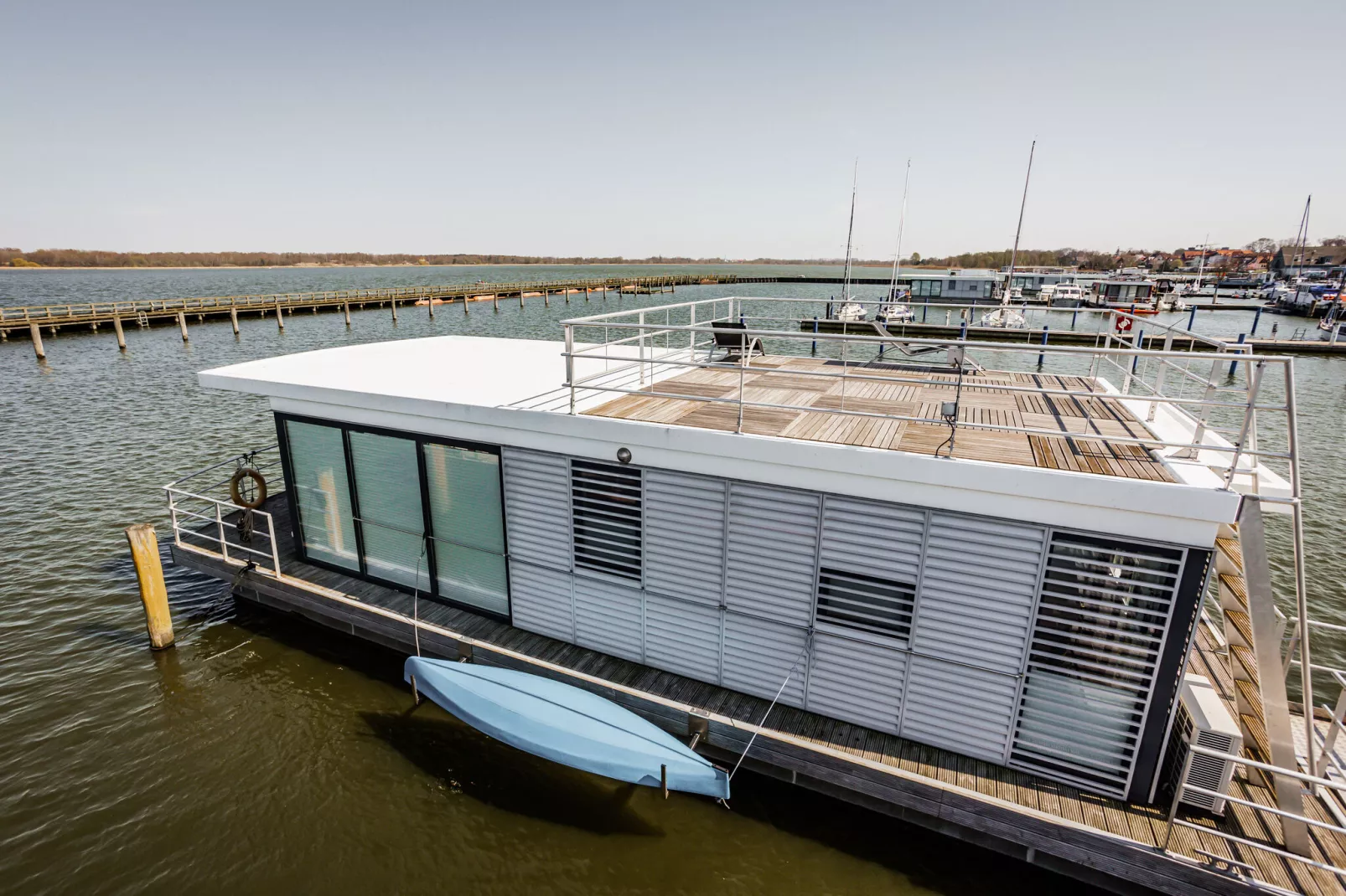 Houseboat Floating House Küstennebel 2 44 m²-Buitenkant zomer