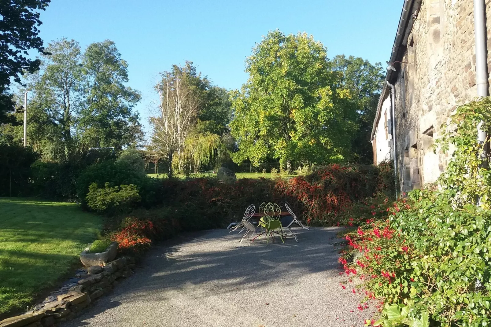 Maison de vacances Montaigu les Bois-Tuinen zomer