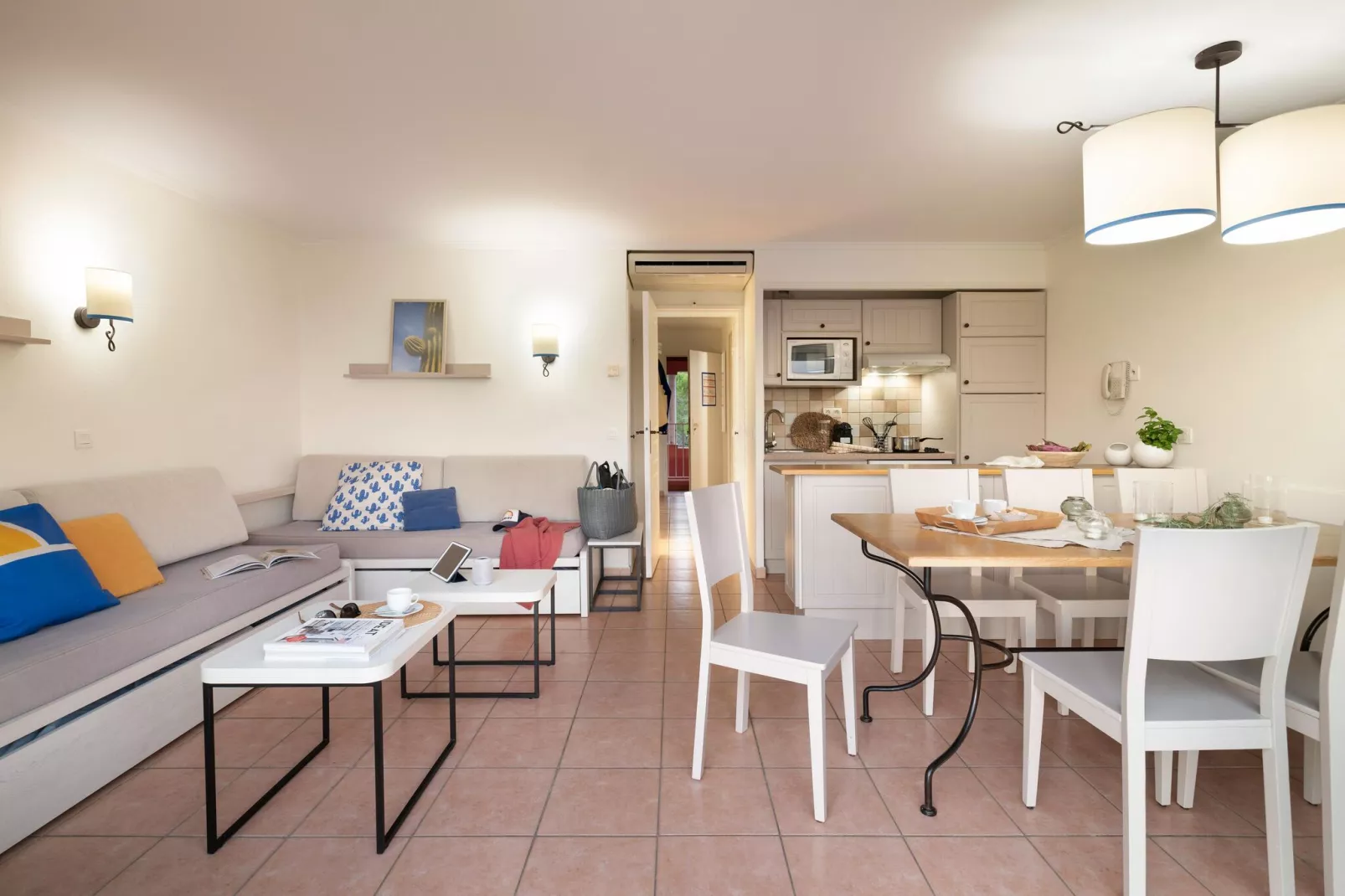 Residence Les Calanques Les Issambres-27S - Apt 6 p seaview  - 1 bedroom1 sleeping alcove - terrace-Woonkamer