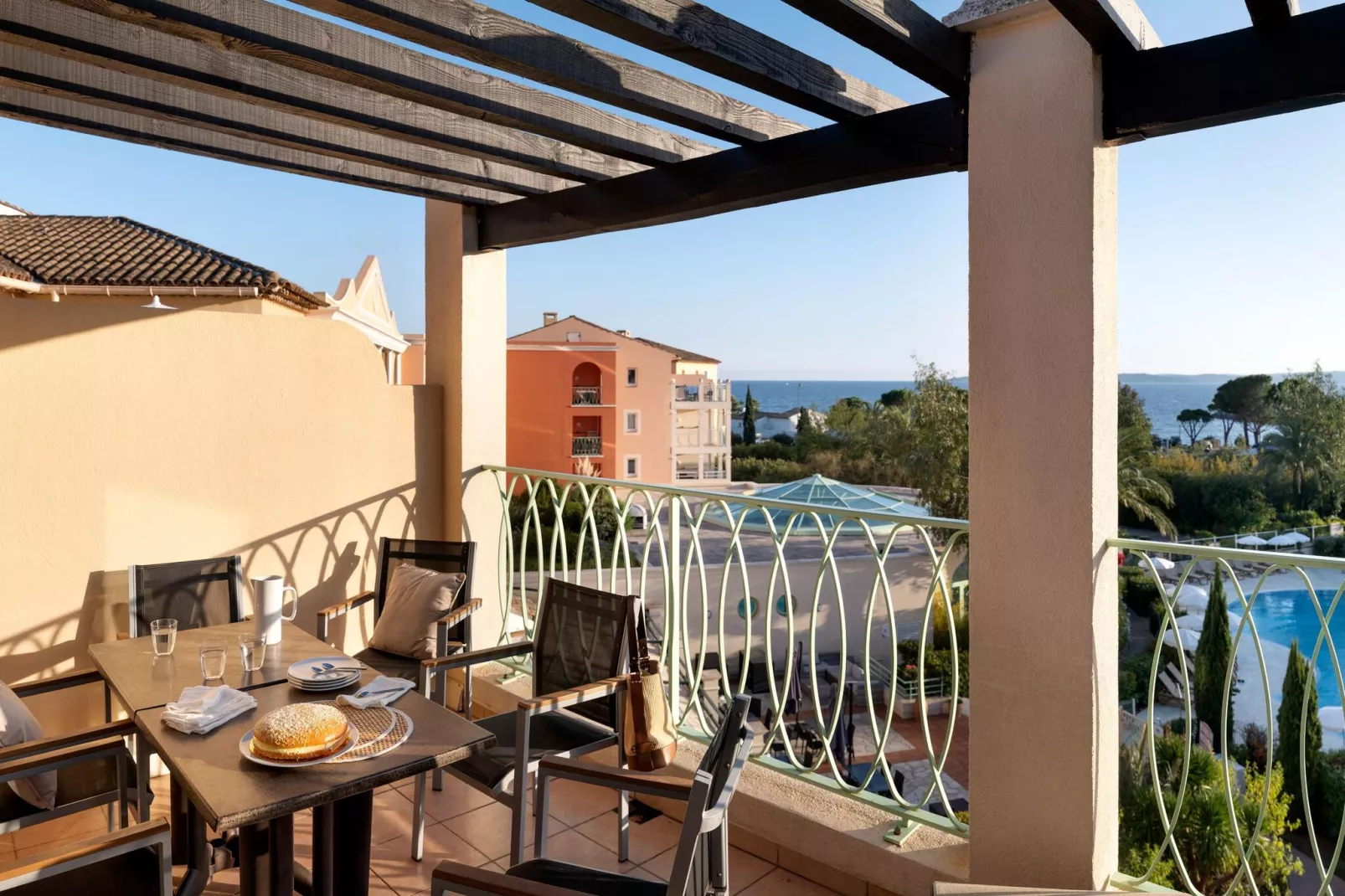 Residence Les Calanques Les Issambres-27S - Apt 6 p seaview  - 1 bedroom1 sleeping alcove - terrace-Terrasbalkon