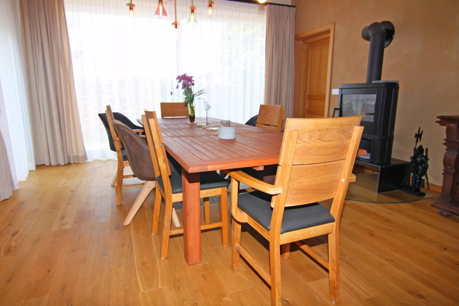 Fewo Strandanker 160 m² 5 P-Eetkamer