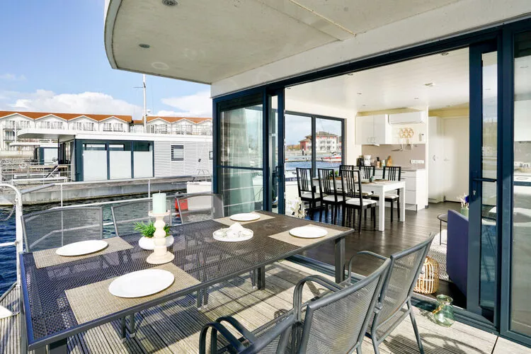 Hausboot Family & Friends LP 3 / 1-2 Personen-Terrasbalkon