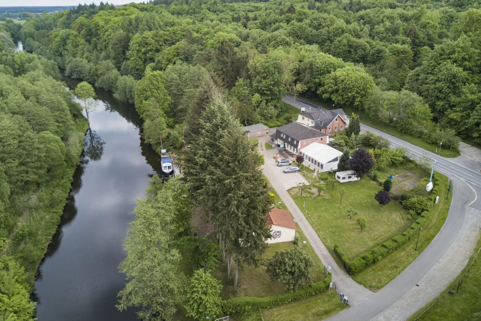 Ferienhaus Eldeblick 5 Personen direkt am Eldeufer in Parchim-Gebieden zomer 5km