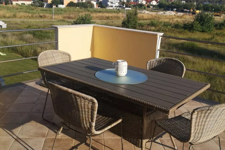 Appartement LUG 2 / 80qm AP01/02 - max 4 persons-Terrasbalkon