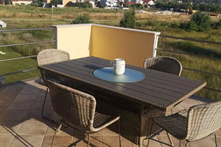 Appartement LUG 2 / 80qm AP01/02 - max 6 persons-Terrasbalkon