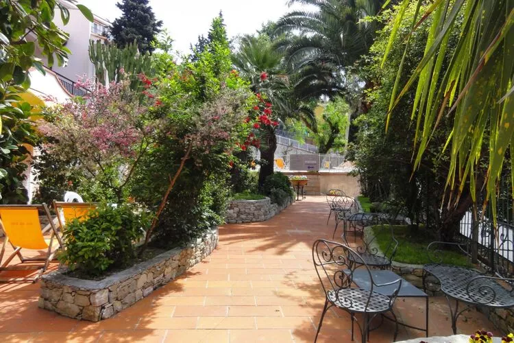 Residence Dei Fiori Pietra Ligure - B4-Tuinen zomer