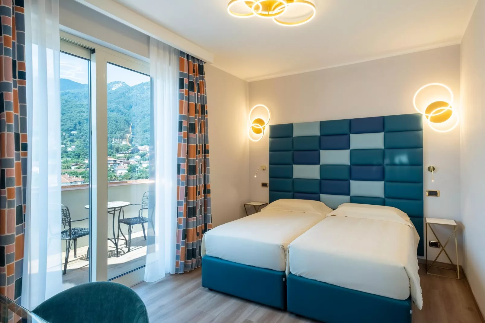 Residence Carl & Do Baveno-Bilo DeluxeSide Lake View-Slaapkamer