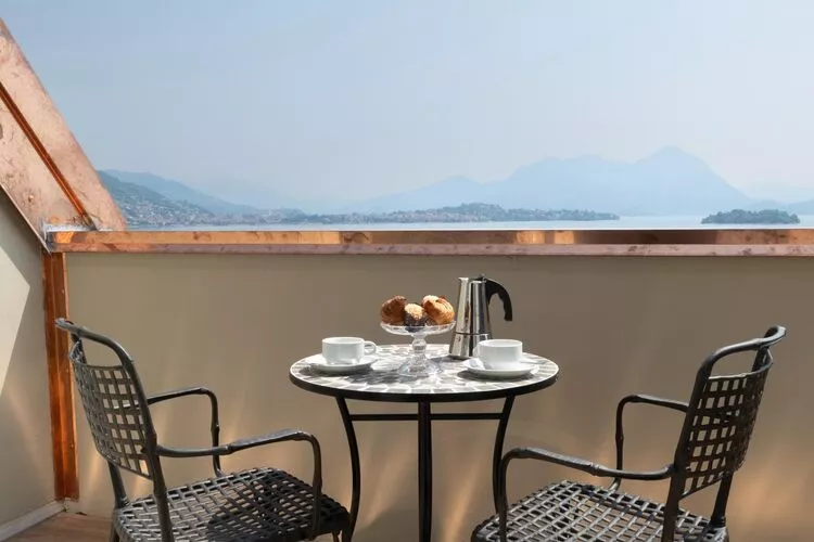 Residence Carl & Do Baveno-Bilo DeluxeSide Lake View-Terrasbalkon