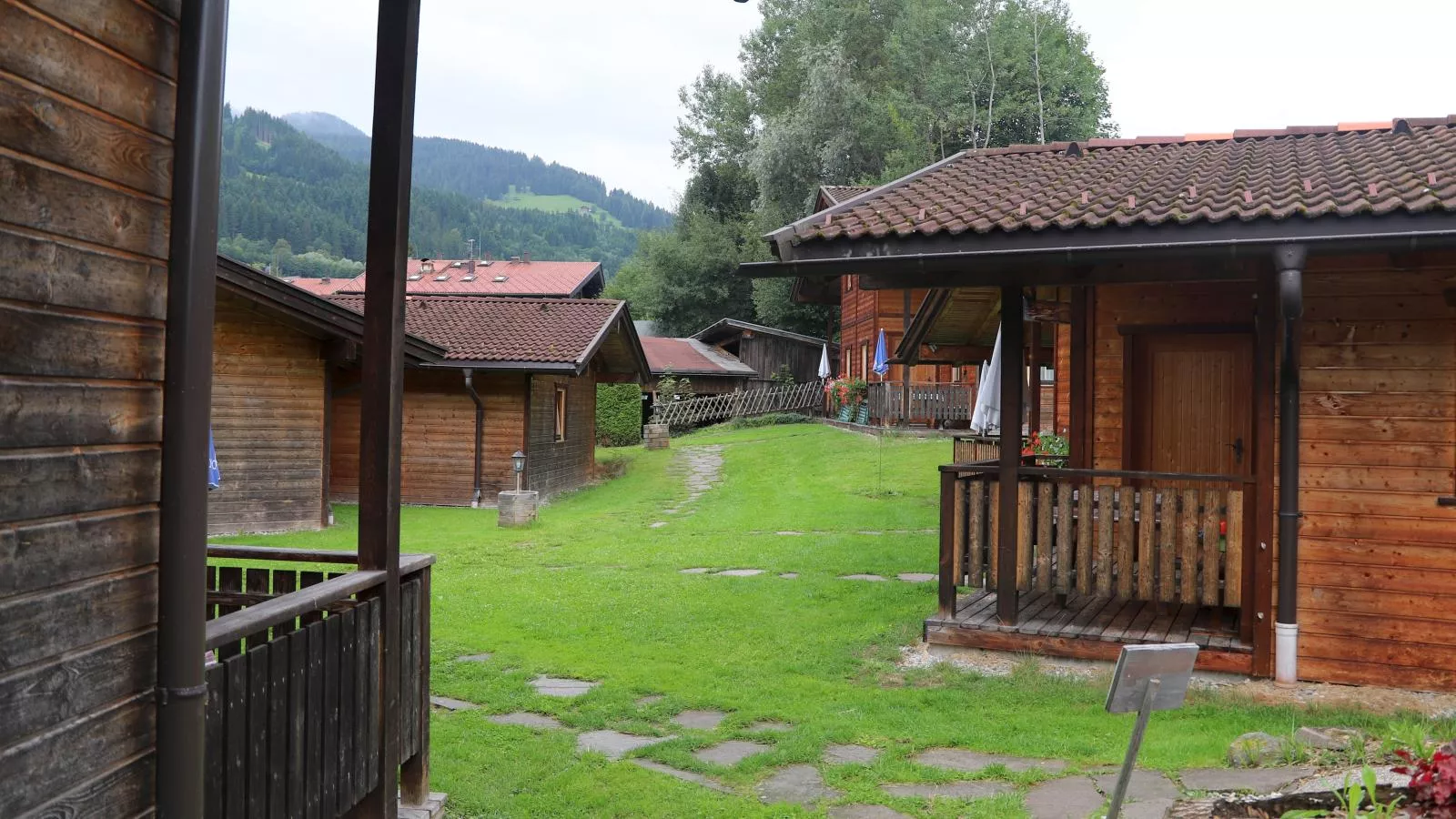 Uriges Chalet 17-Buitenkant zomer