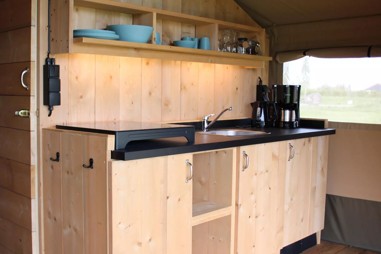 Luxe glamping met badkamer 2-Keuken