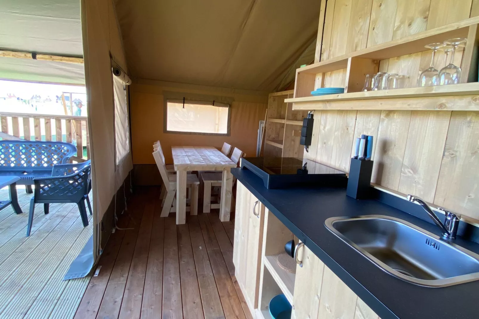 Luxe glamping met badkamer 2-Keuken