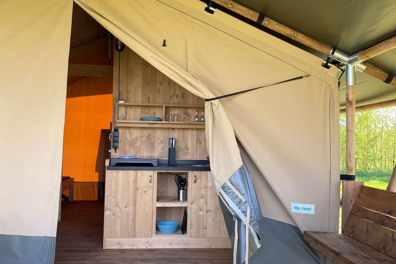 Luxe glamping met badkamer 2-Terrasbalkon