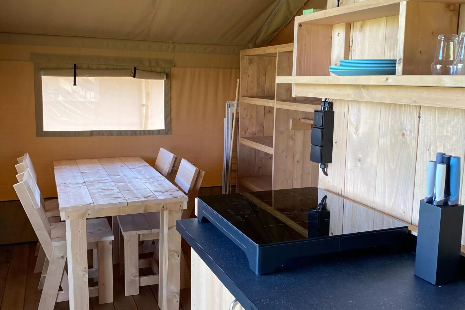 Twee luxe glampings naast elkaar-Woonkamer