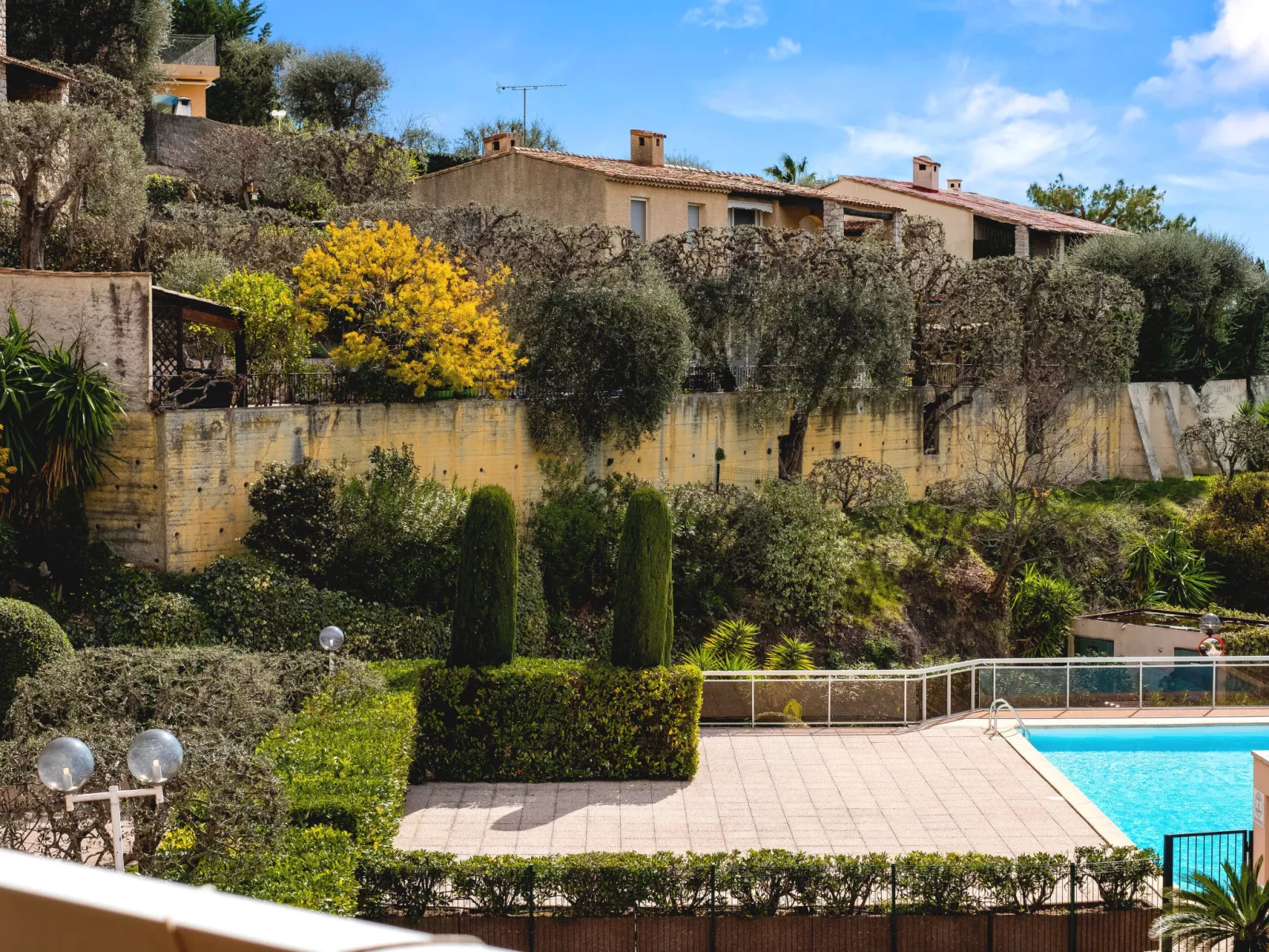 Les Balcons d'Eze-Buiten