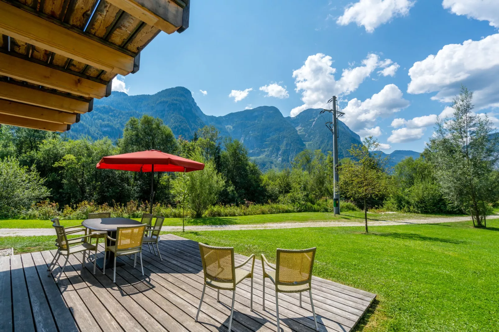 Luxery Salzkammergut Chalet D-Tuinen zomer