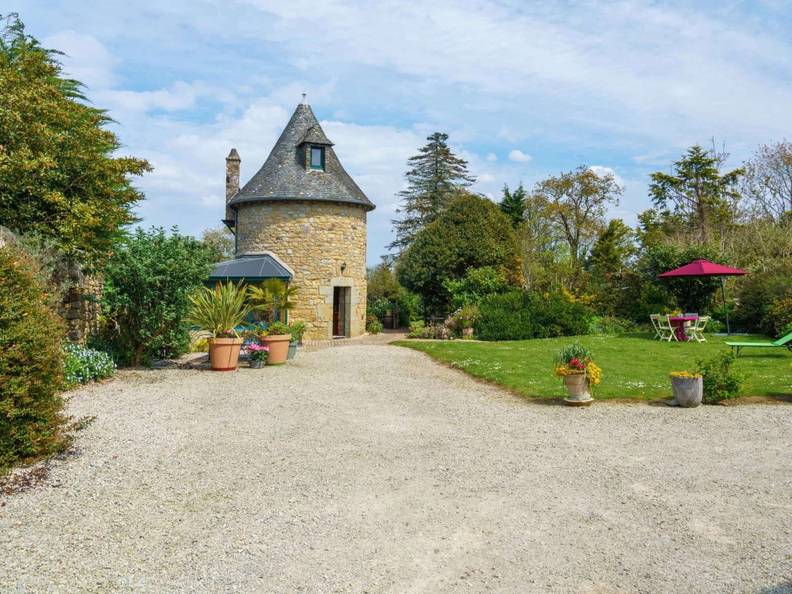 Le Pigeonnier-Buiten