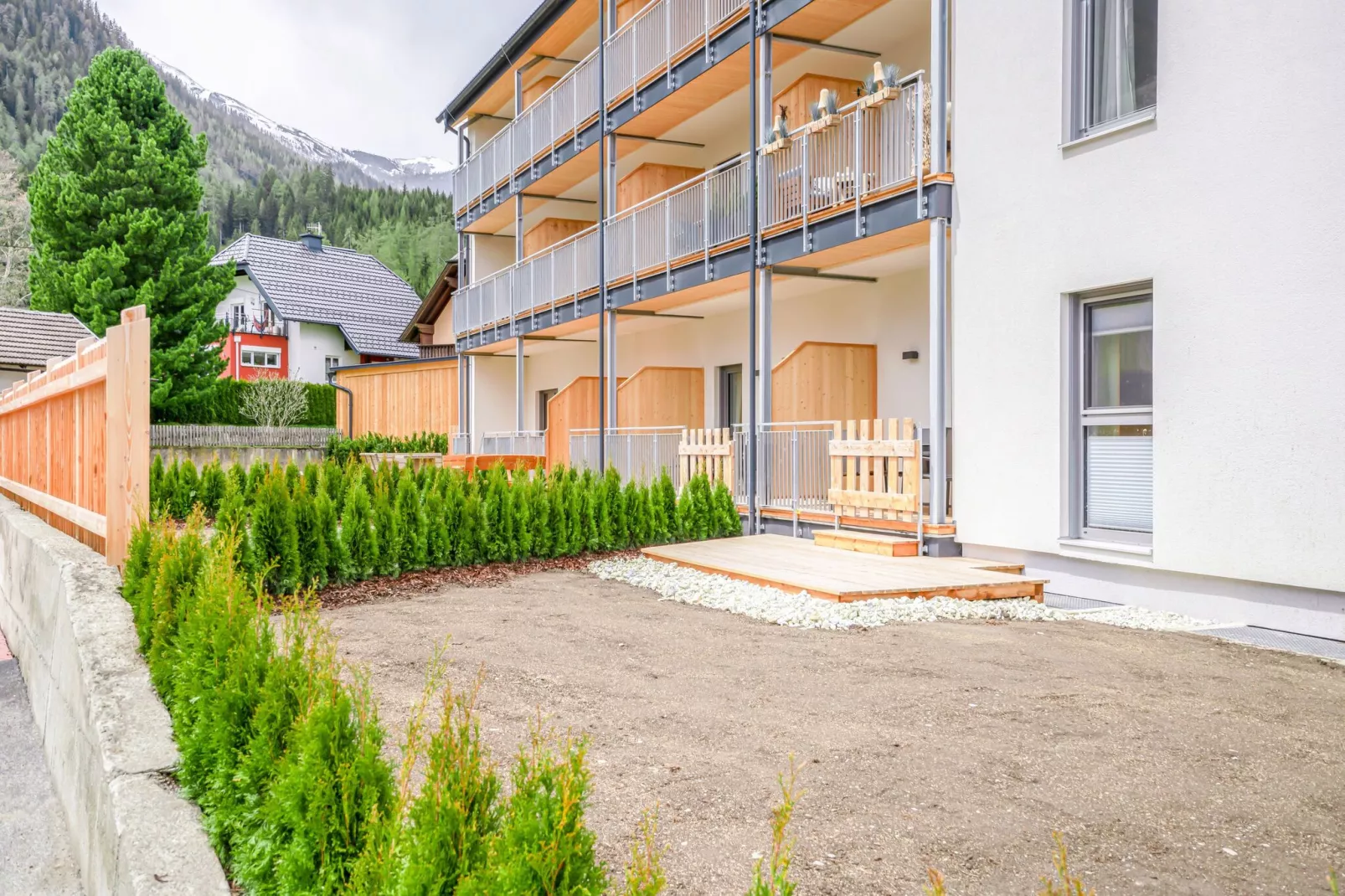 Mooi appartement in Mauterndorf met een sauna-Buitenkant zomer