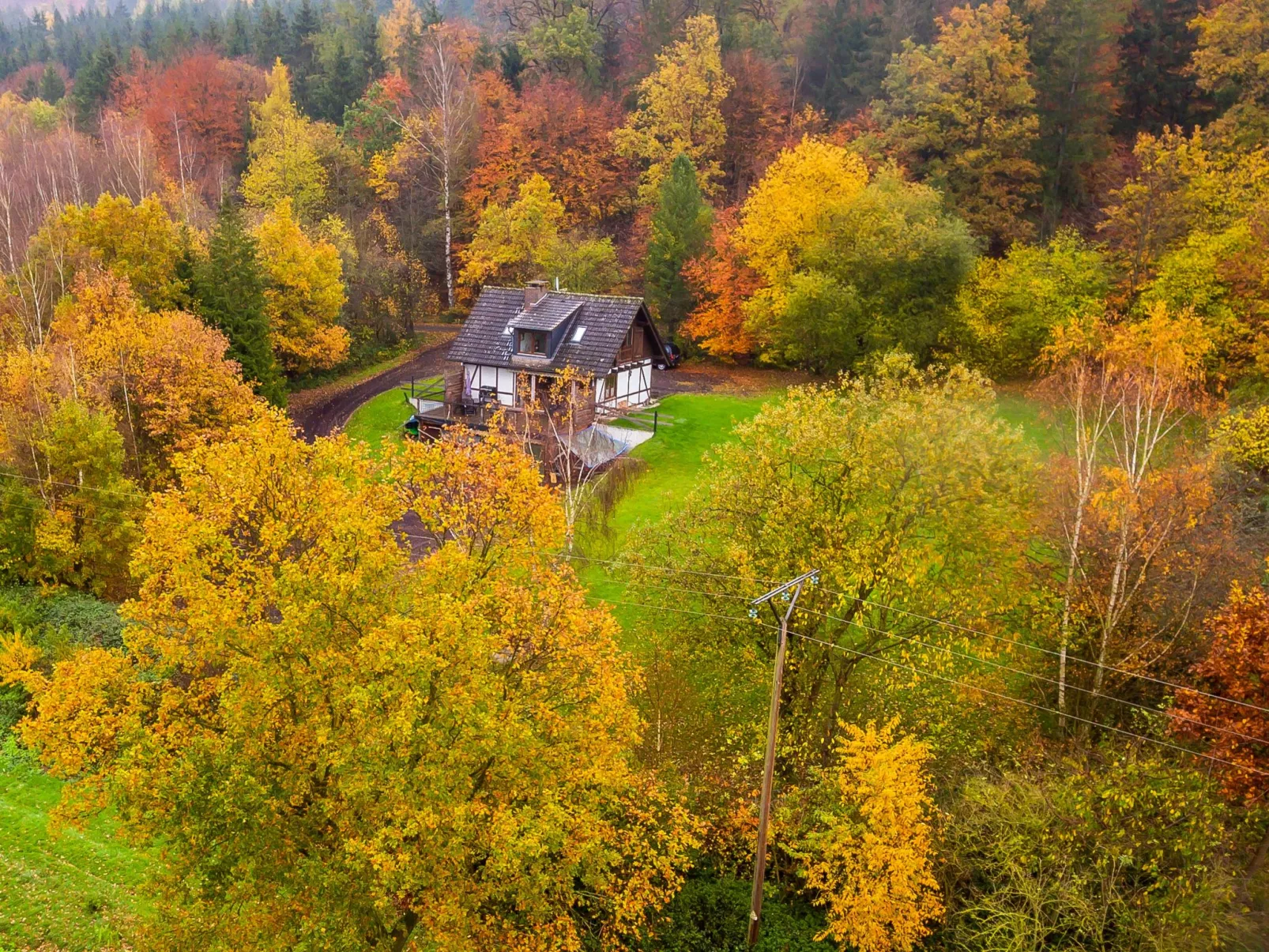 Haus am Fluss-Buiten