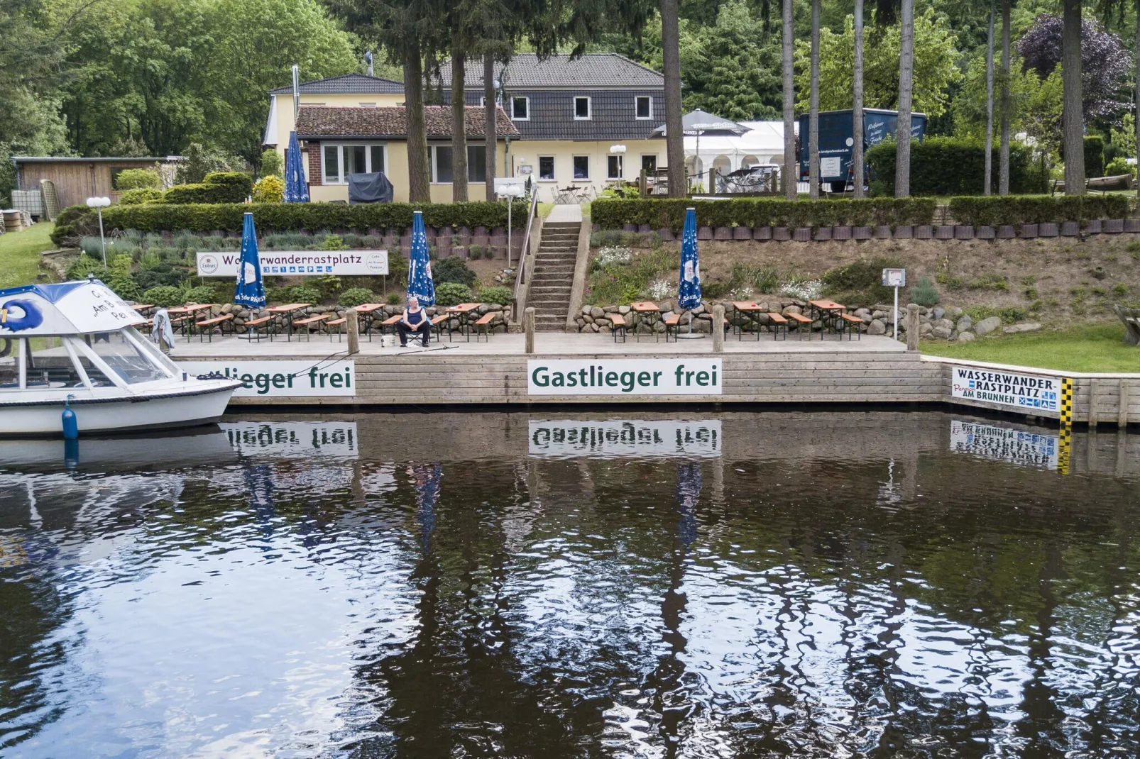 Ferienhaus Vieting direkt am Eldeufer in Parchim-Uitzicht zomer