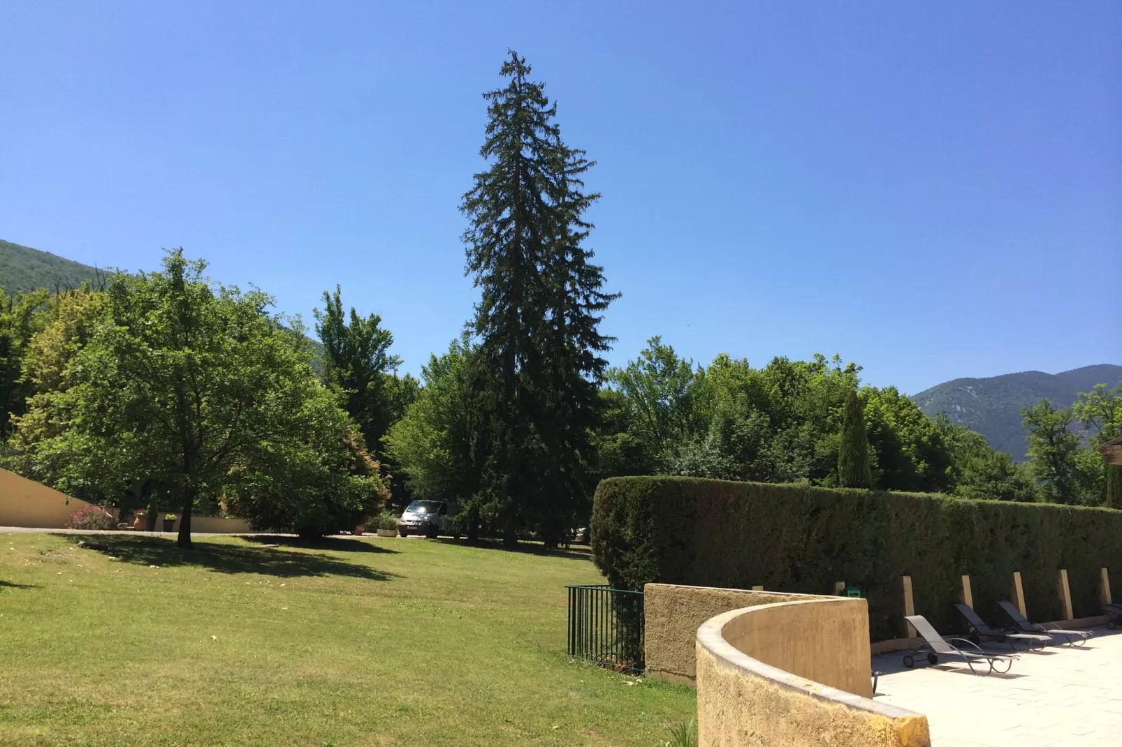 Au château près du Ventoux V-Tuinen zomer