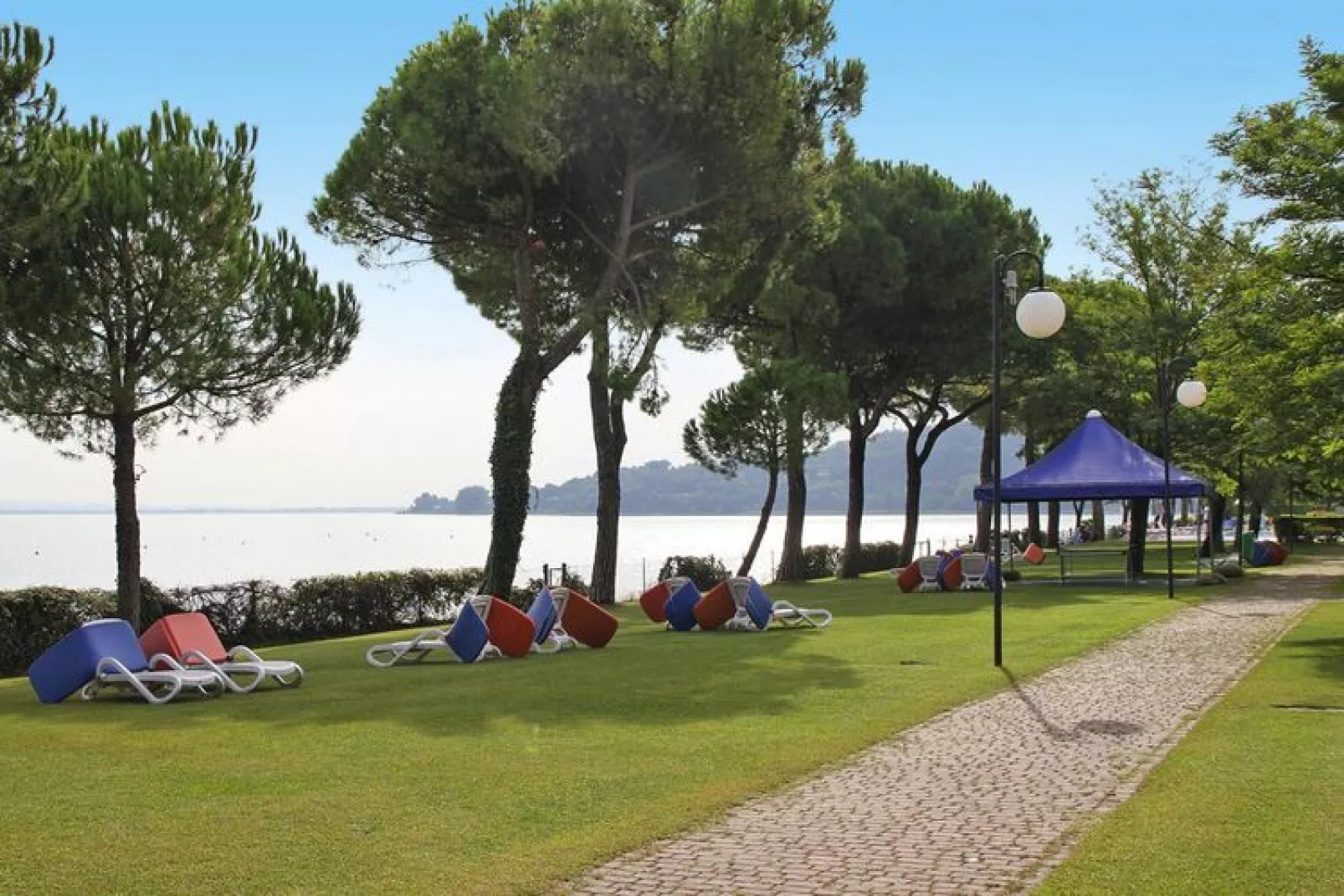 Front Lake Resort Le Corti del Lago Padenghe-APX-C4 / A2 4 paxe-Tuinen zomer