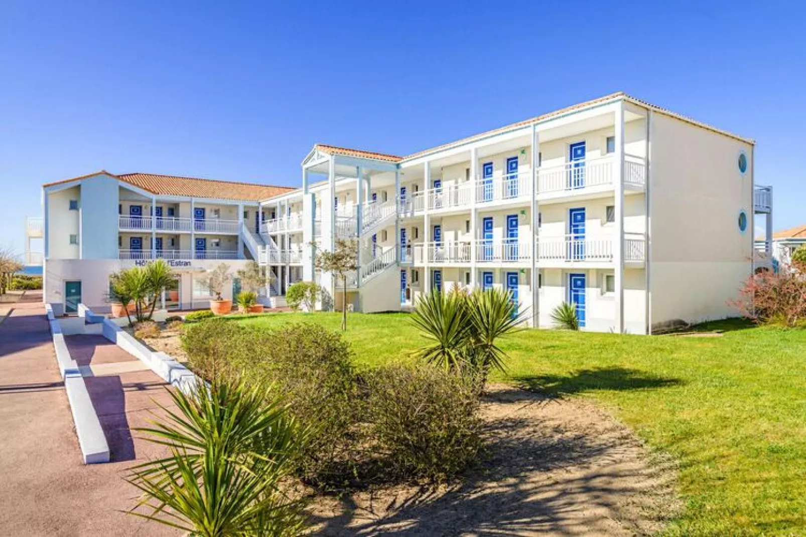 Appartement met zeezicht in de residentie L'Estran, Le Château-d'Olonne-Buitenkant zomer