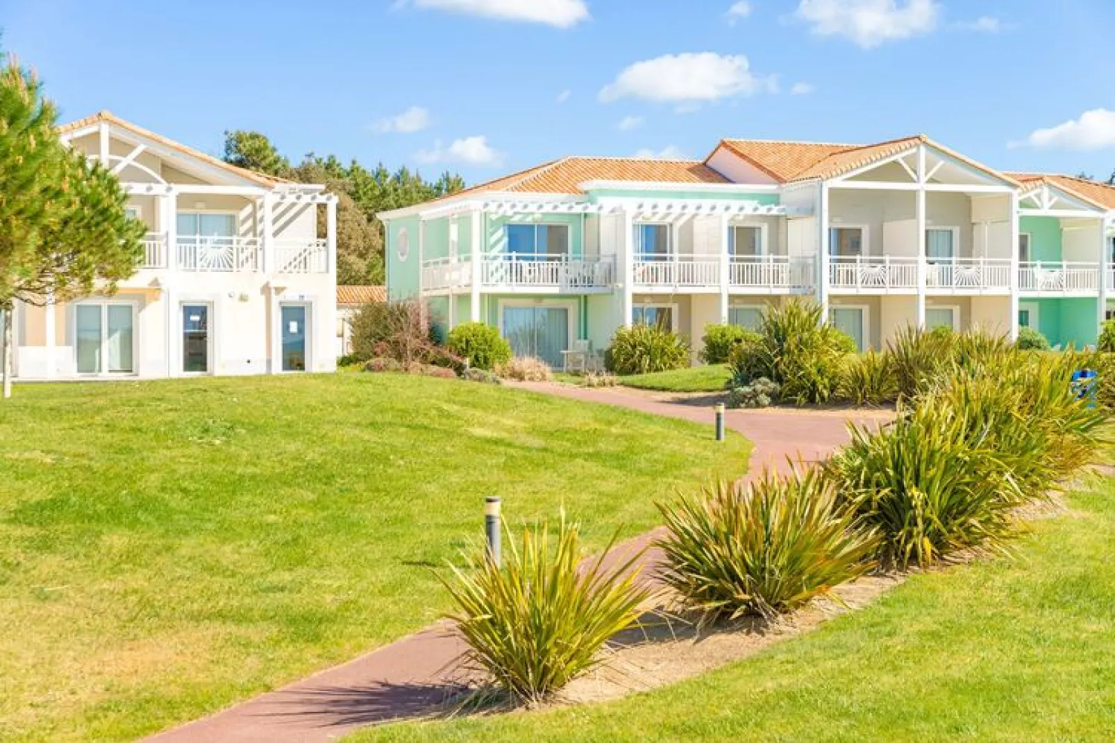 Appartement met zeezicht in de residentie L'Estran, Le Château-d'Olonne-Buitenkant zomer