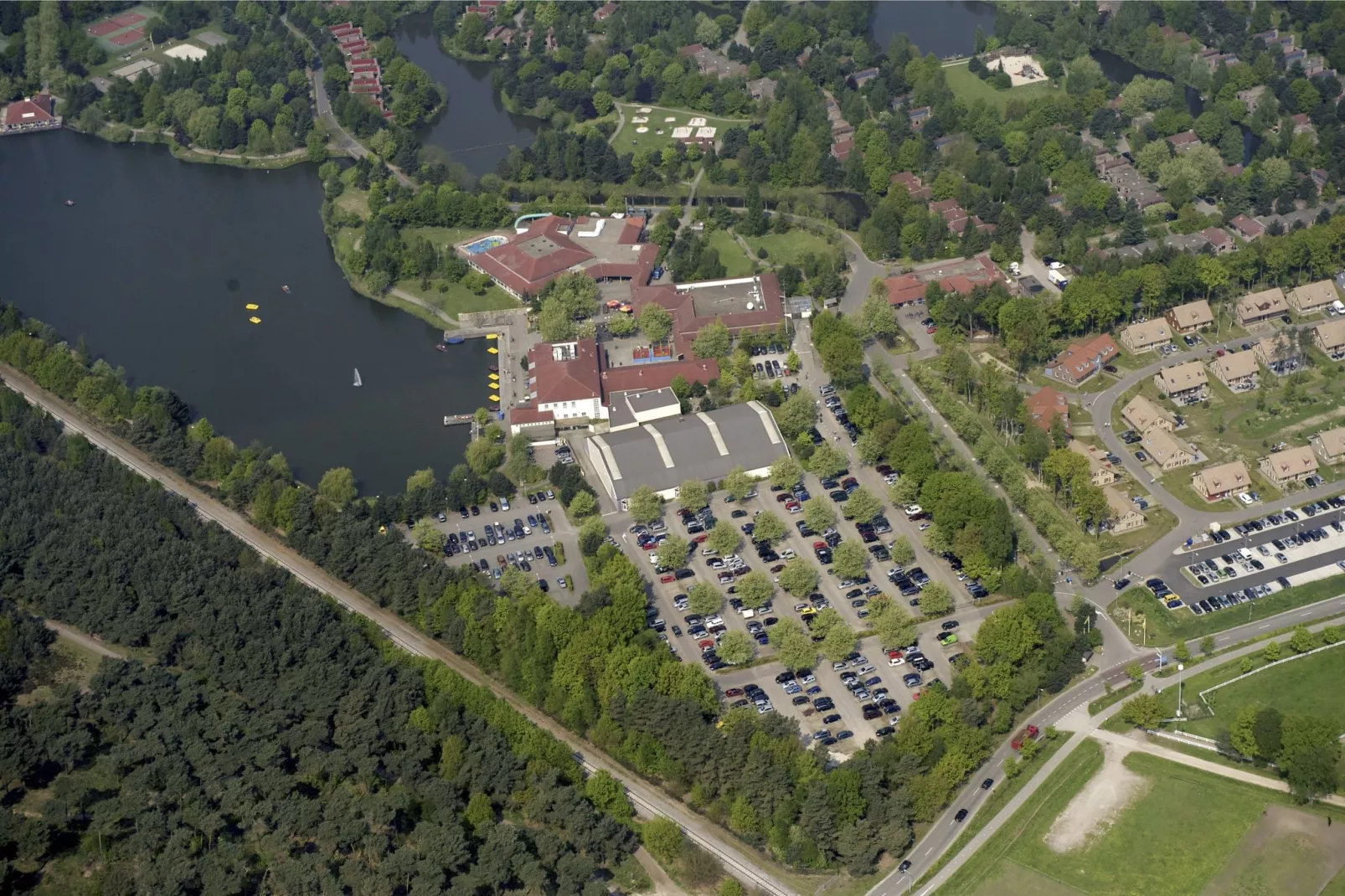 Vakantiepark Weerterbergen 9-Buitenkant zomer