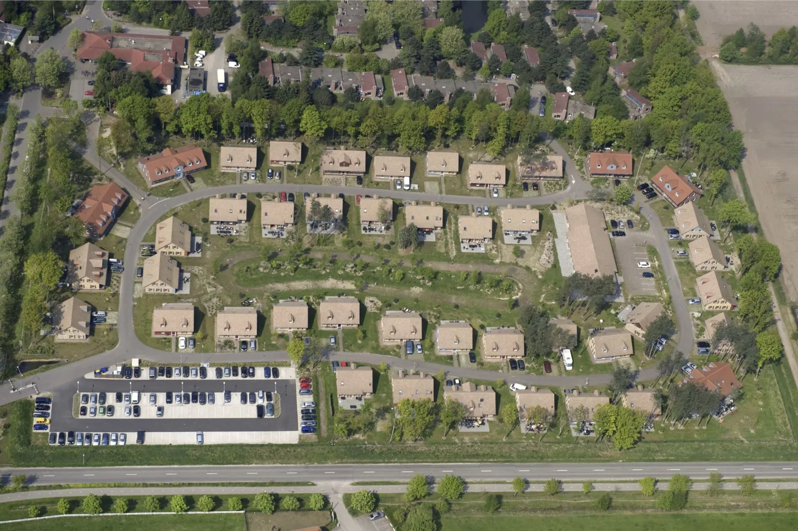 Vakantiepark Weerterbergen 9-Buitenkant zomer