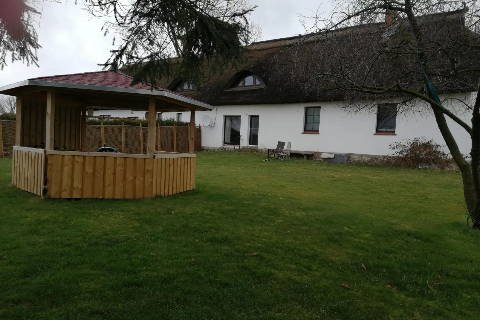 Ferienhaus am Peenebach in Klein Bünzow-Tuinen zomer