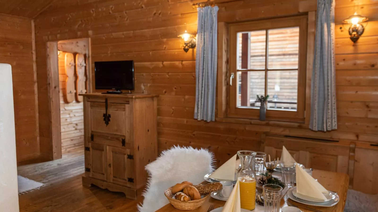 Uriges Chalet 7-Eetkamer