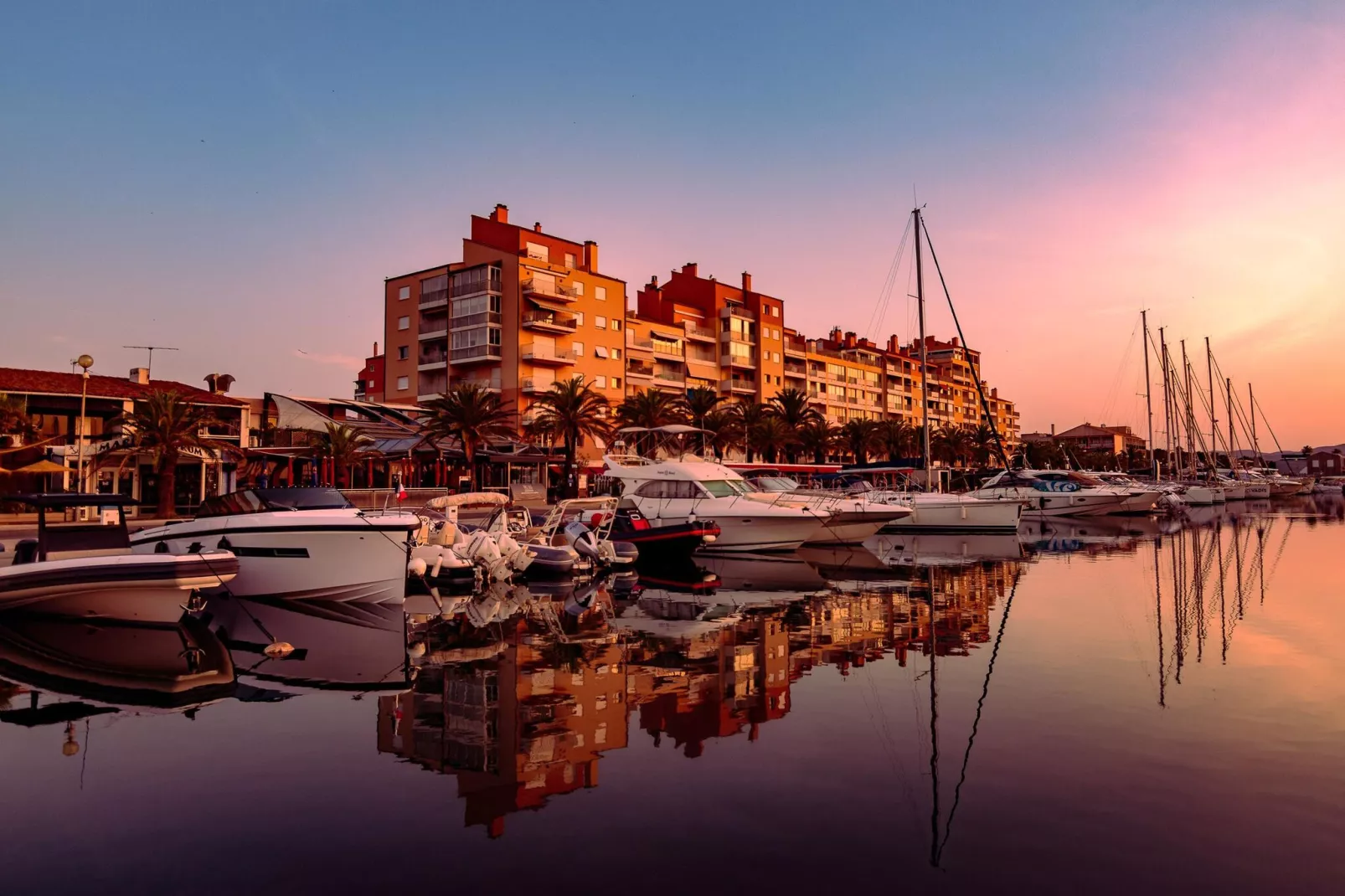 Studio Marina de Parel aan de Côte d'Azur-Buitenkant zomer